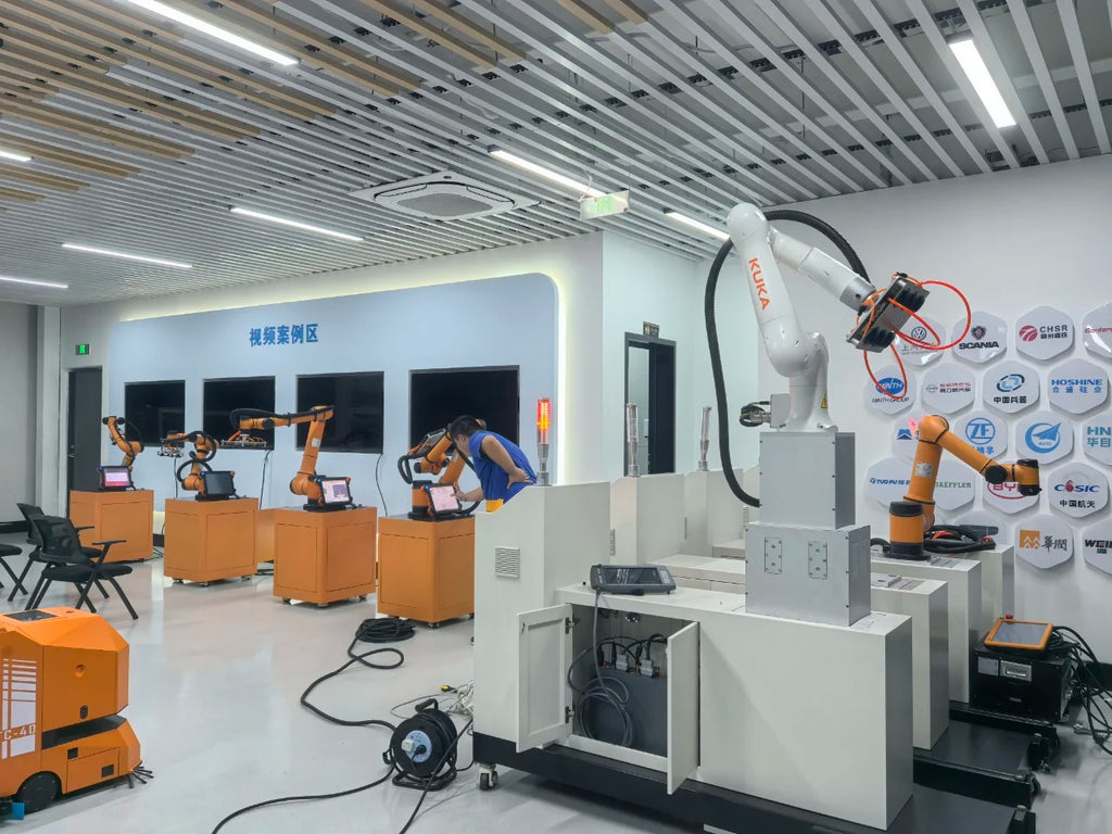 UR30 Robot Collaborative Robot Payload of 35kg Working Radius of 1300mm for Handling and Heavy Palletizing IP65 High Performance